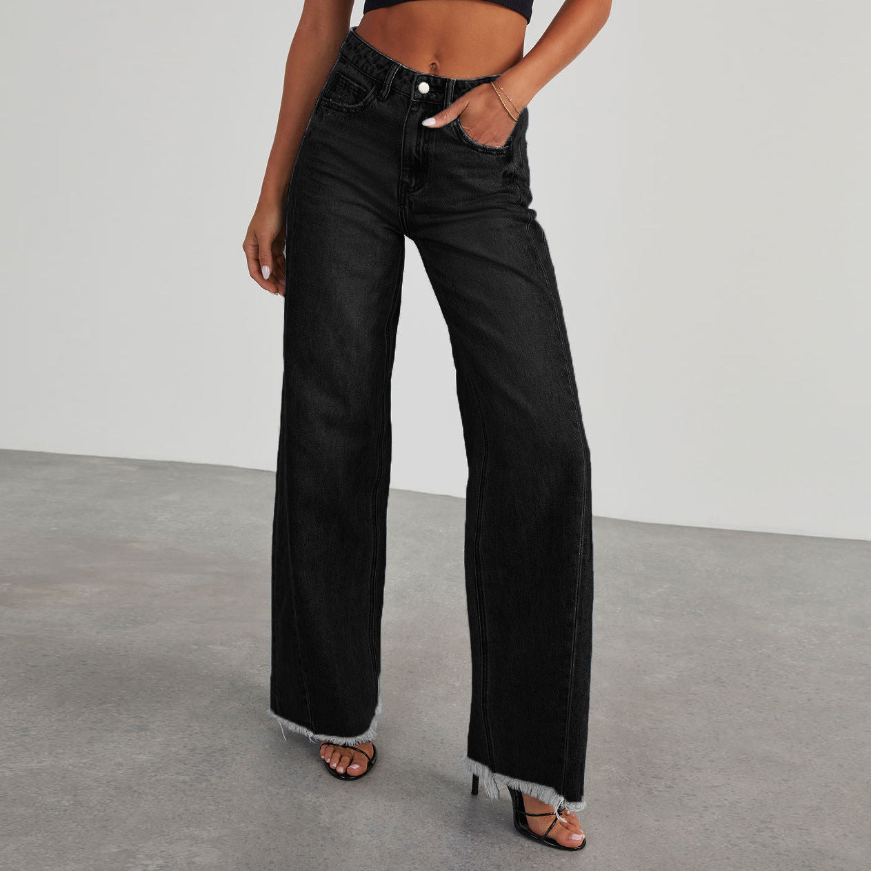 Damen Weit geschnittene Jeans mit trendigem fransigem Saum ModeGeist