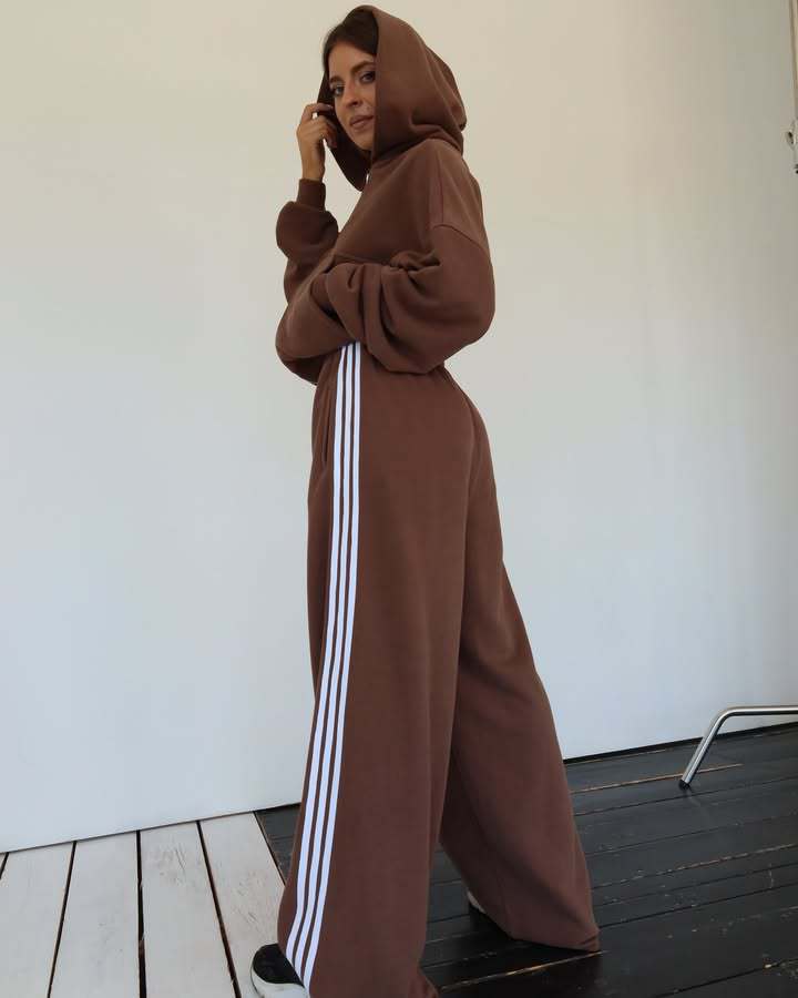 Damen Trendiges Sport-Lounge-Set mit cropped Sweatjacke und weit geschnittenen Jogginghosen ModeGeist