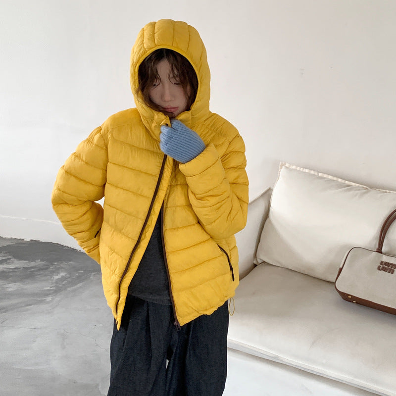 Damen ultraleichte Pufferjacke mit abnehmbarer Kapuze und elastischem Saum ModeGeist