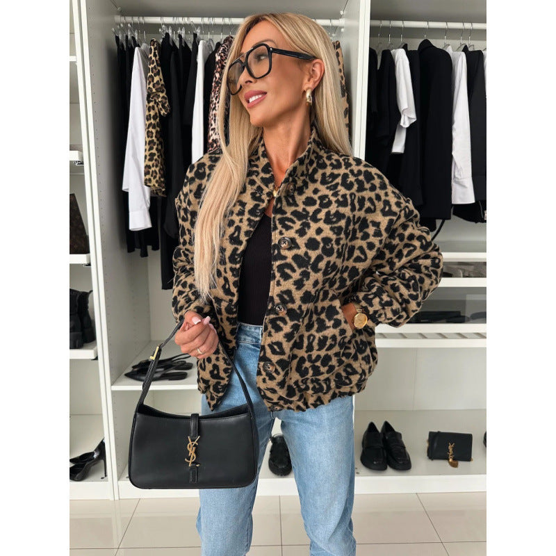 Damen Trendige Leo-Fleecejacke mit lässigem Schnitt ModeGeist