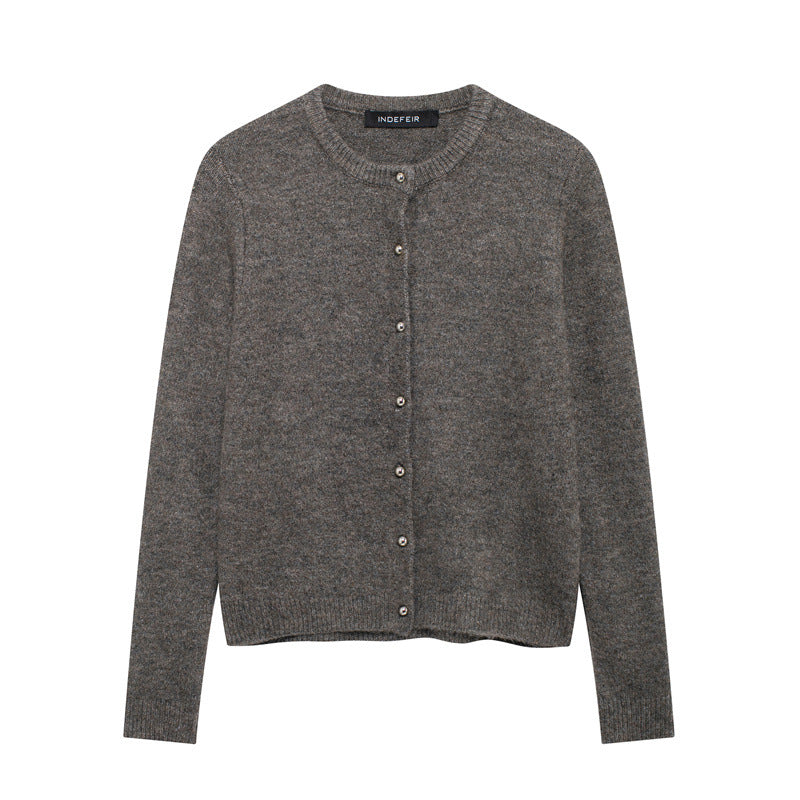 Damen Strickjacke mit feinen Knopfdetails und klassischem Rundhalsausschnitt ModeGeist