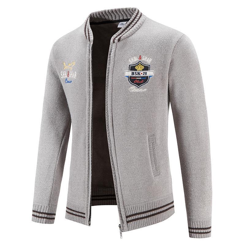 Herren sportliche Strickjacke mit Stehkragen und abwechslungsreicher Stickerei ModeGeist