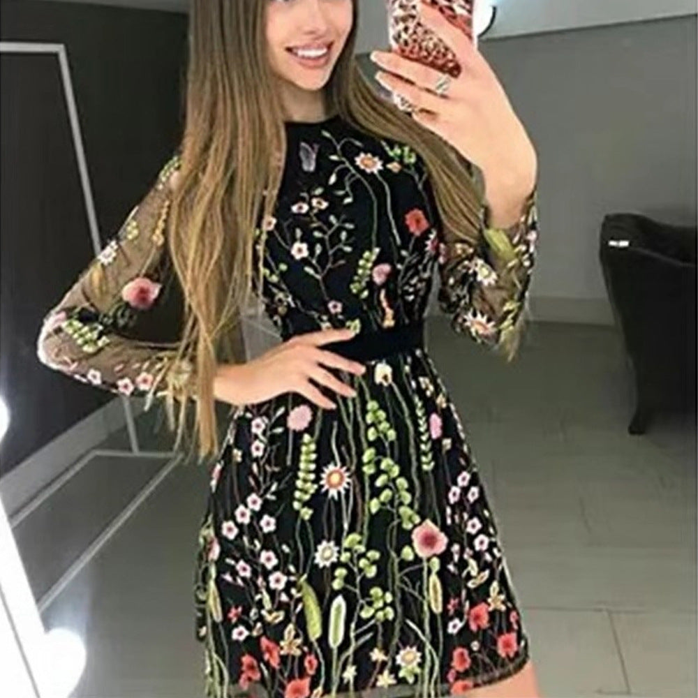 Elegantes Damenkleid mit Blumenmuster, transparenter Spitze und schmalem Taillengürtel - MODEGEIST
