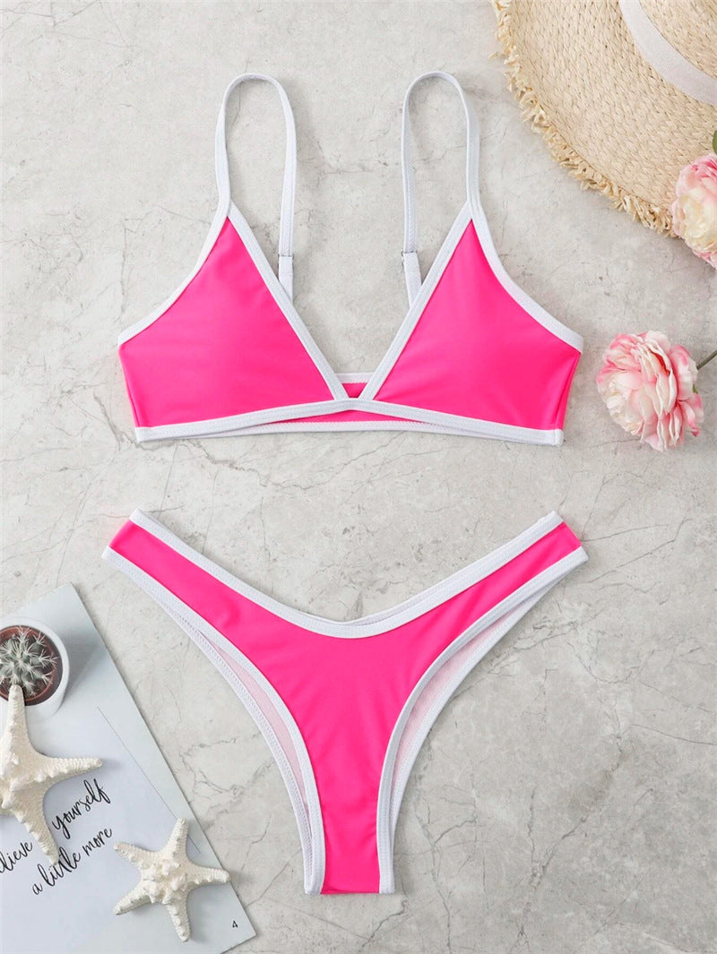 Moderner Damen-Bikini mit Dreiecks-Oberteilen und Kontrastdetails