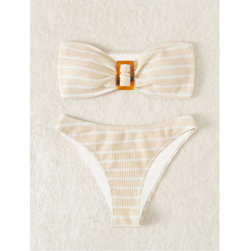 Modischer Damen-Bikini mit Streifen und dekorativer Schnalle