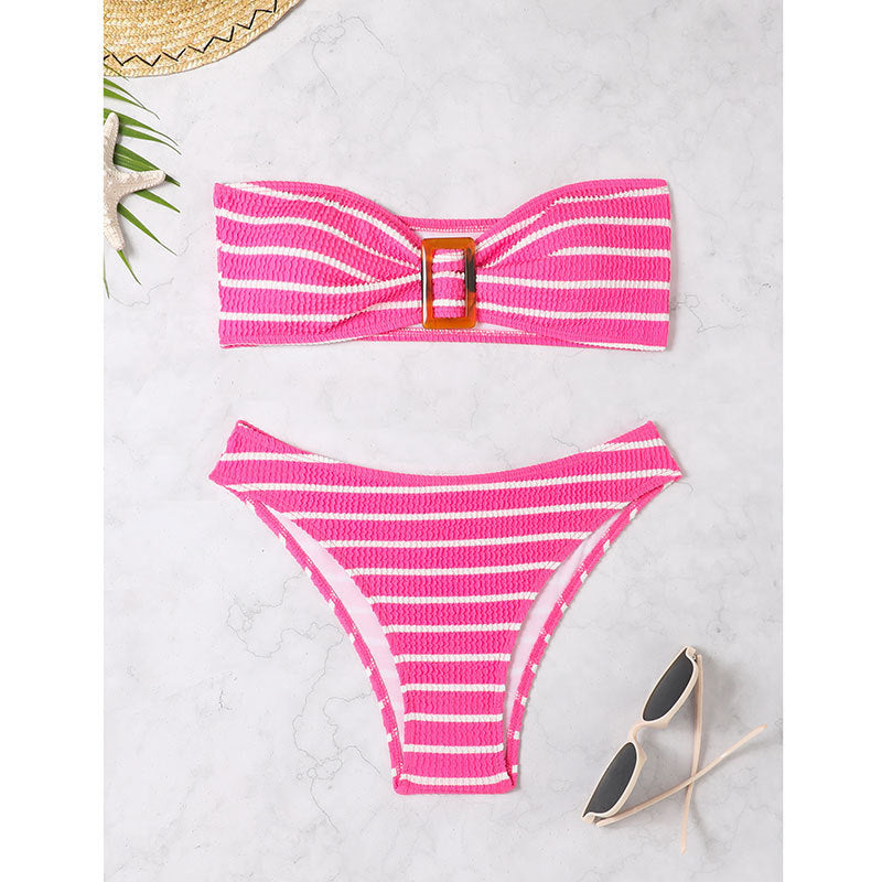 Modischer Damen-Bikini mit Streifen und dekorativer Schnalle