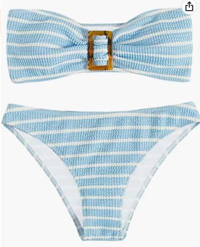 Modischer Damen-Bikini mit Streifen und dekorativer Schnalle