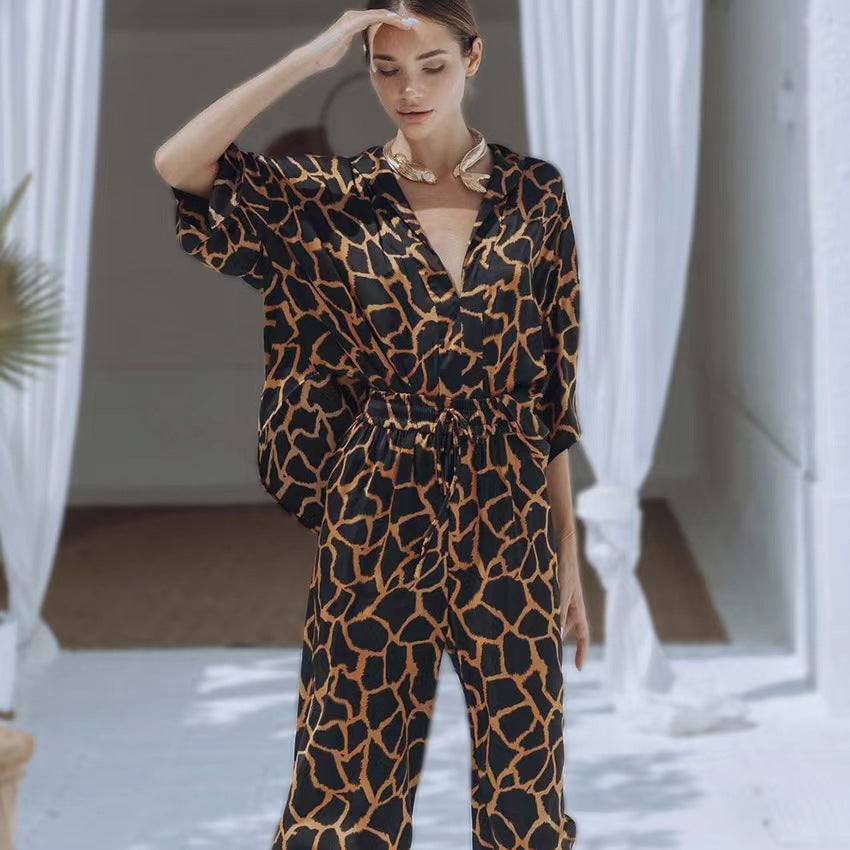 Damen Jumpsuit mit weit geschnittenen Beinen und elegantem Giraffenmuster ModeGeist