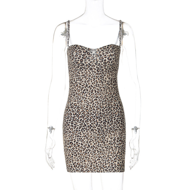 Kurzes, figurbetontes Leopardenkleid mit verstellbaren Trägern von MODEGEIST