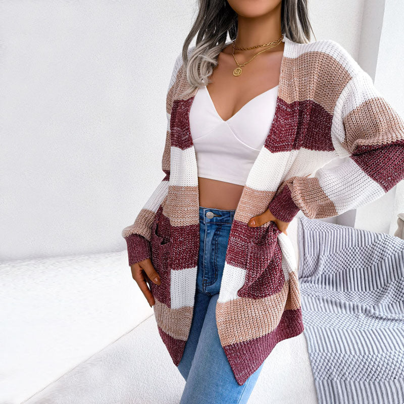 ModeGeist | Gestreifte Strickjacke Im Lässigen Stil