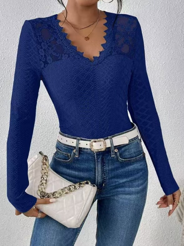 Elegante Damenbluse mit Spitze und V-Ausschnitt von MODEGEIST