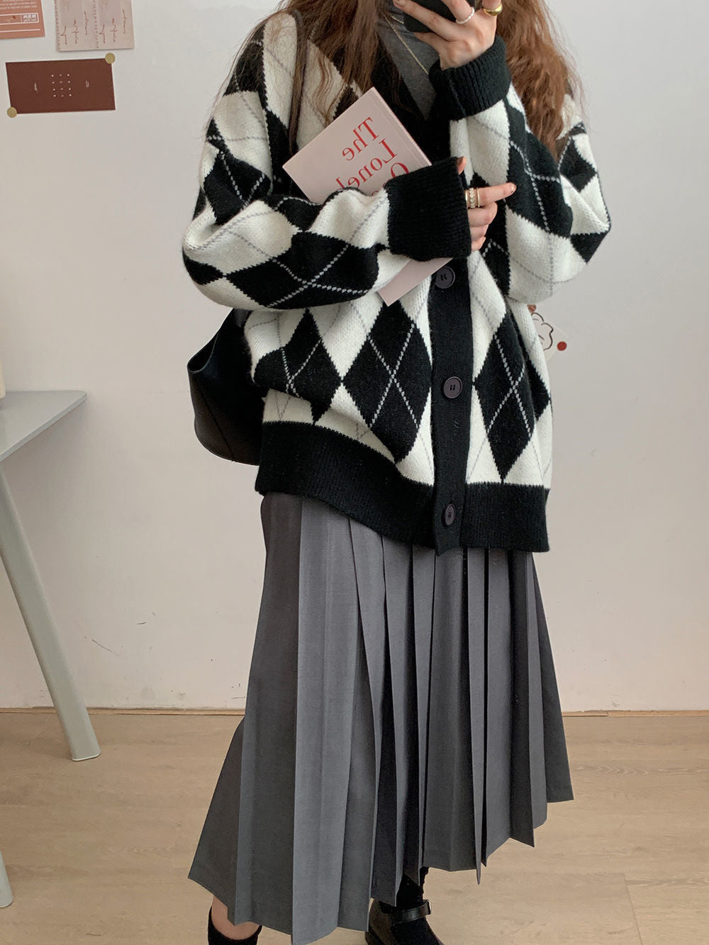 Damen Grobstrickjacke mit modernem Rautenmuster und Knopfverschluss ModeGeist
