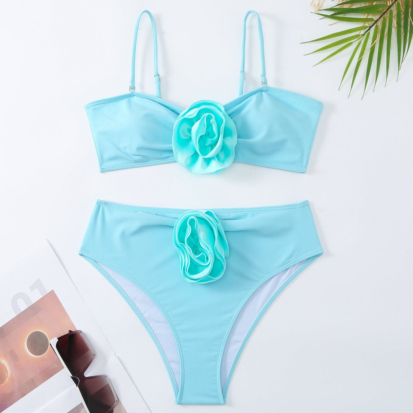 Bikini Set mit Streifen und Blumenapplikation, modisch