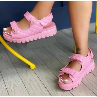 Komfortable Damen-Sandalen mit verstellbaren Schnallen und Profilsohle von MODEGEIST