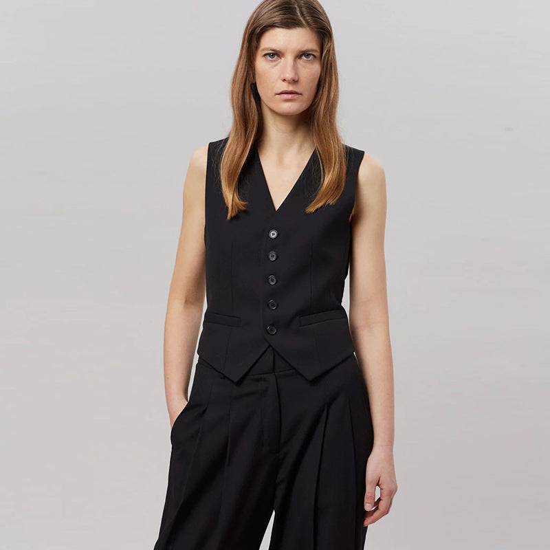 Modebewusste Damenweste: elegant, tailliert, mit Knöpfen und schmal geschnitten