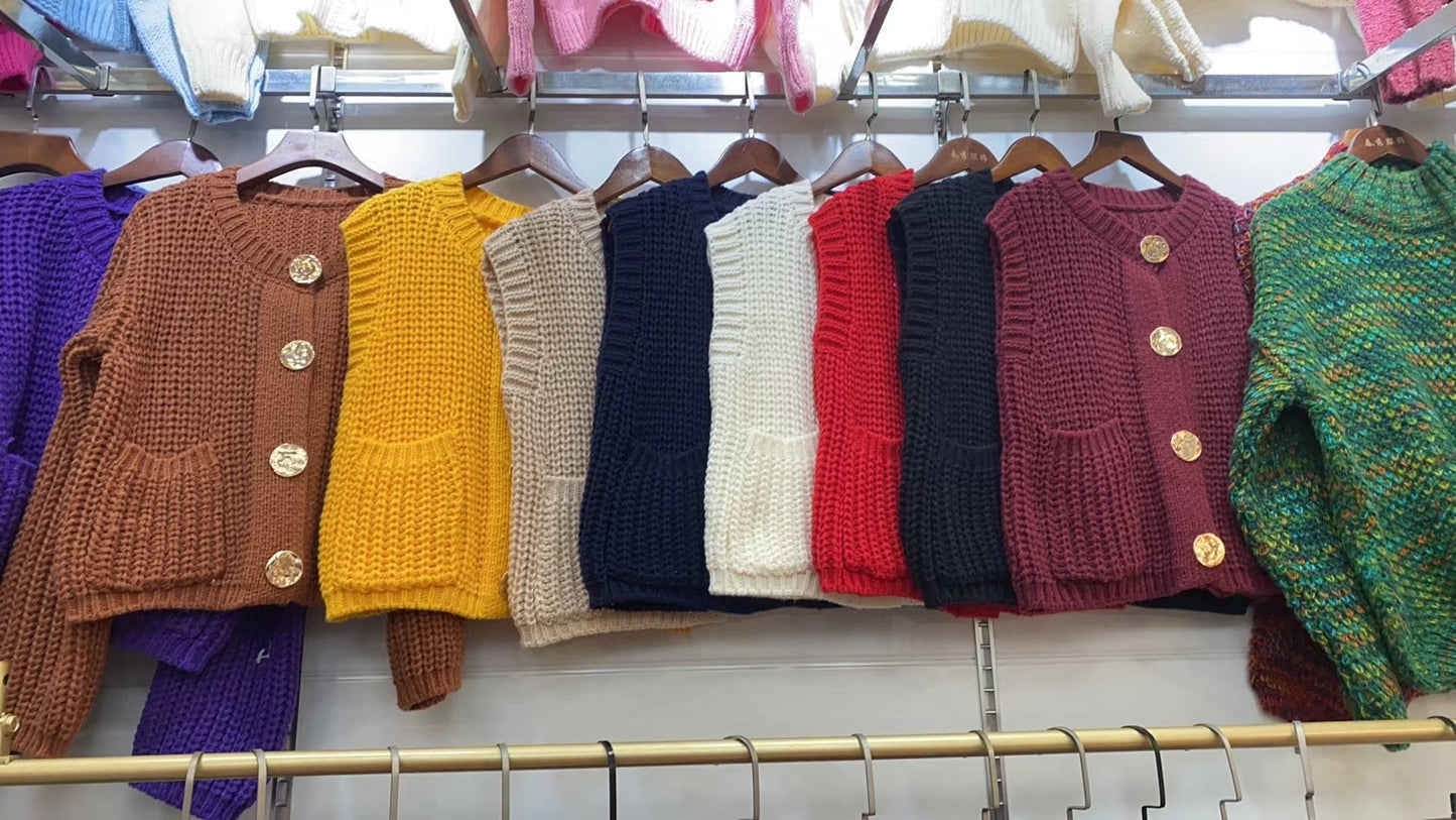 Damen Strickweste mit eleganten Knöpfen und praktischen Taschen ModeGeist