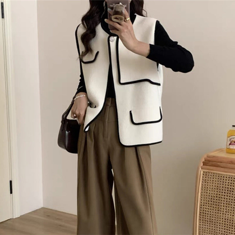 Damen Stilvolle Weste mit kontrastierenden Taschen und Knopfdetails ModeGeist
