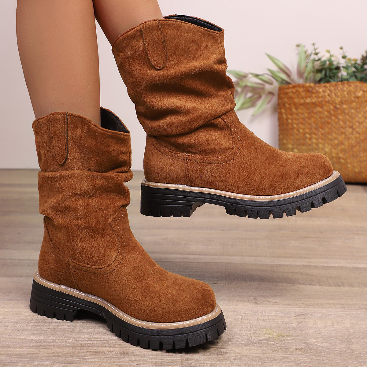 Damen weiche Wildleder-Stiefel mit lässigem Faltenlook und robuster Profilsohle ModeGeist