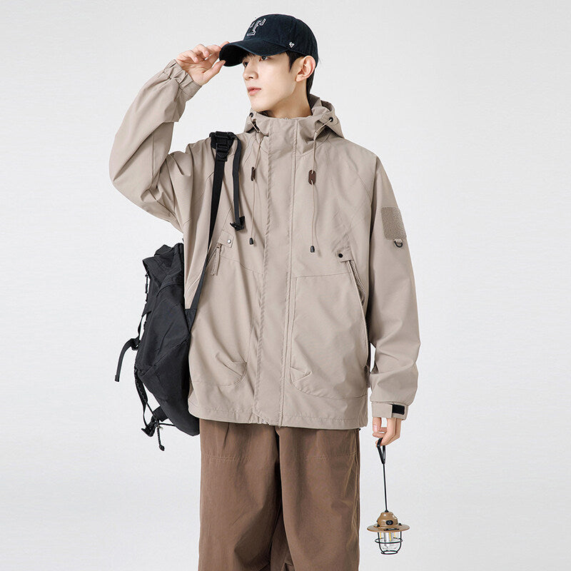 Herren Windbreaker-Jacke mit verstellbarem Kapuzenkragen und praktischen Taschen ModeGeist