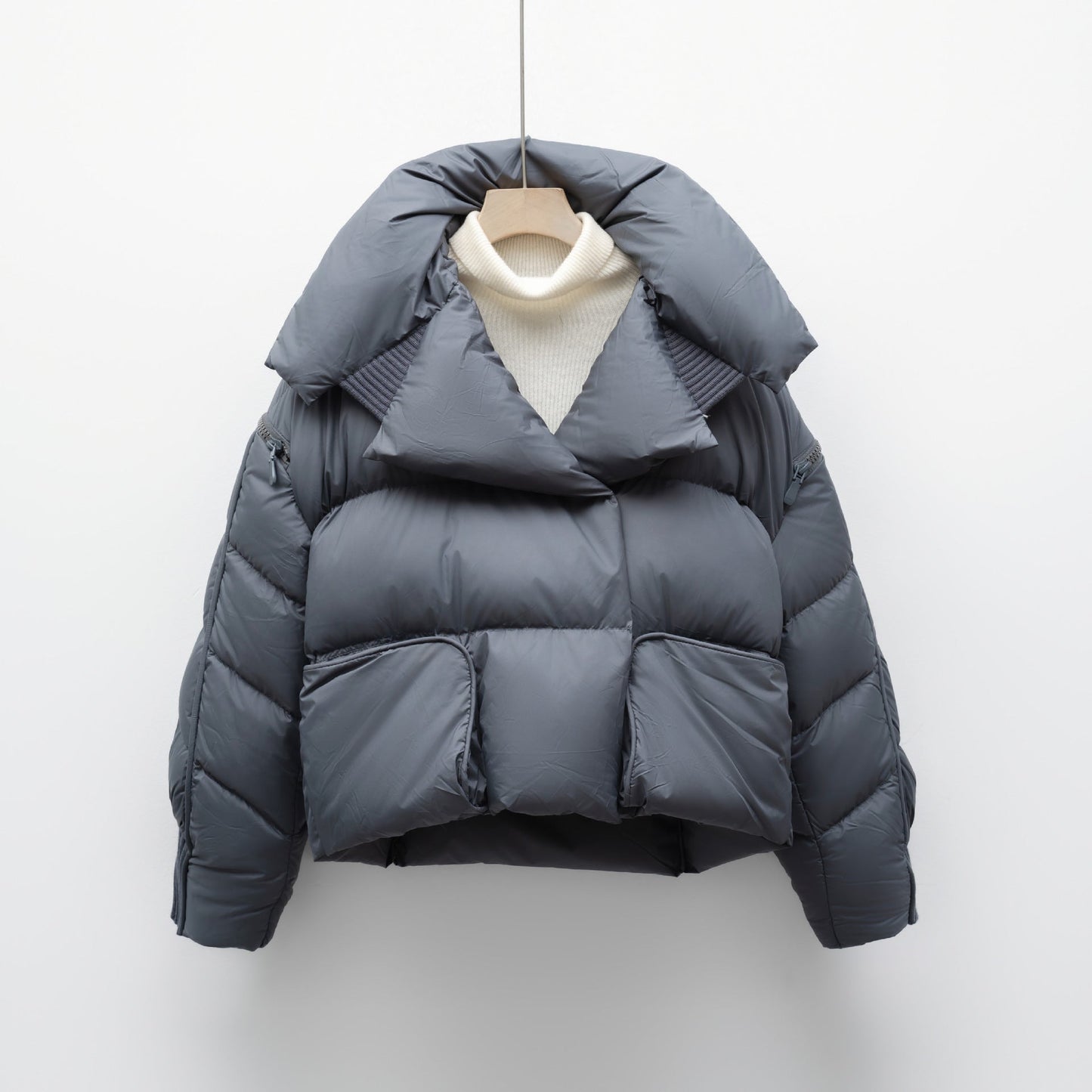 Damen modische verkürzte Steppjacke mit hoch geschlossenem Kragen und praktischen Taschen ModeGeist