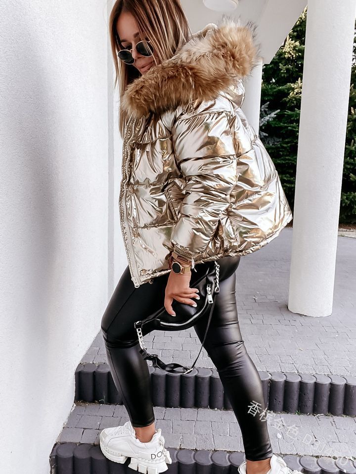 Damen Glänzende Winterjacke mit abnehmbarer Kapuze und Kunstfellkragen ModeGeist
