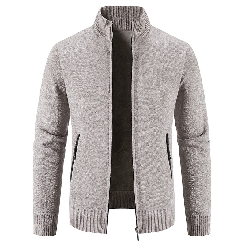 Herren elegante Strickjacke mit hohem Kragen und praktischen Reißverschlusstaschen ModeGeist