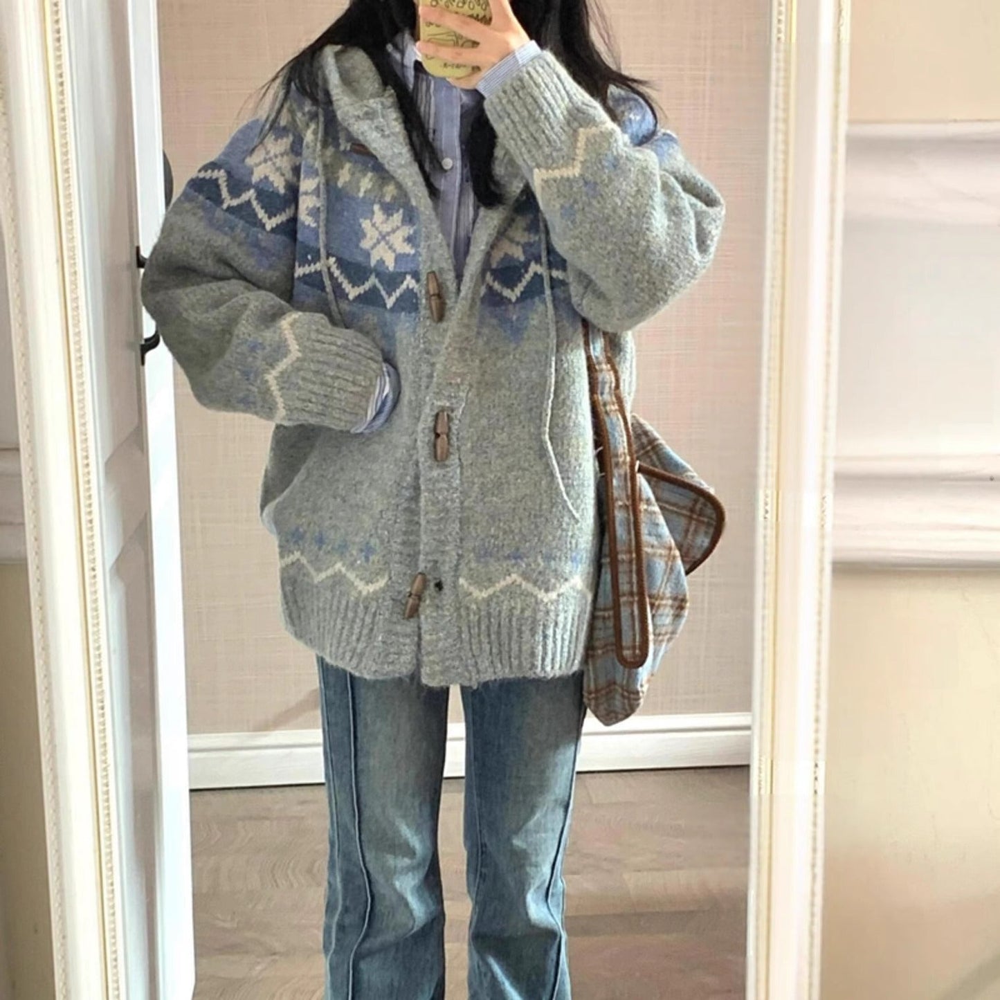 Damen kuschelige Strickjacke mit hohem Kragen und Ornamenten ModeGeist - ModeGeist
