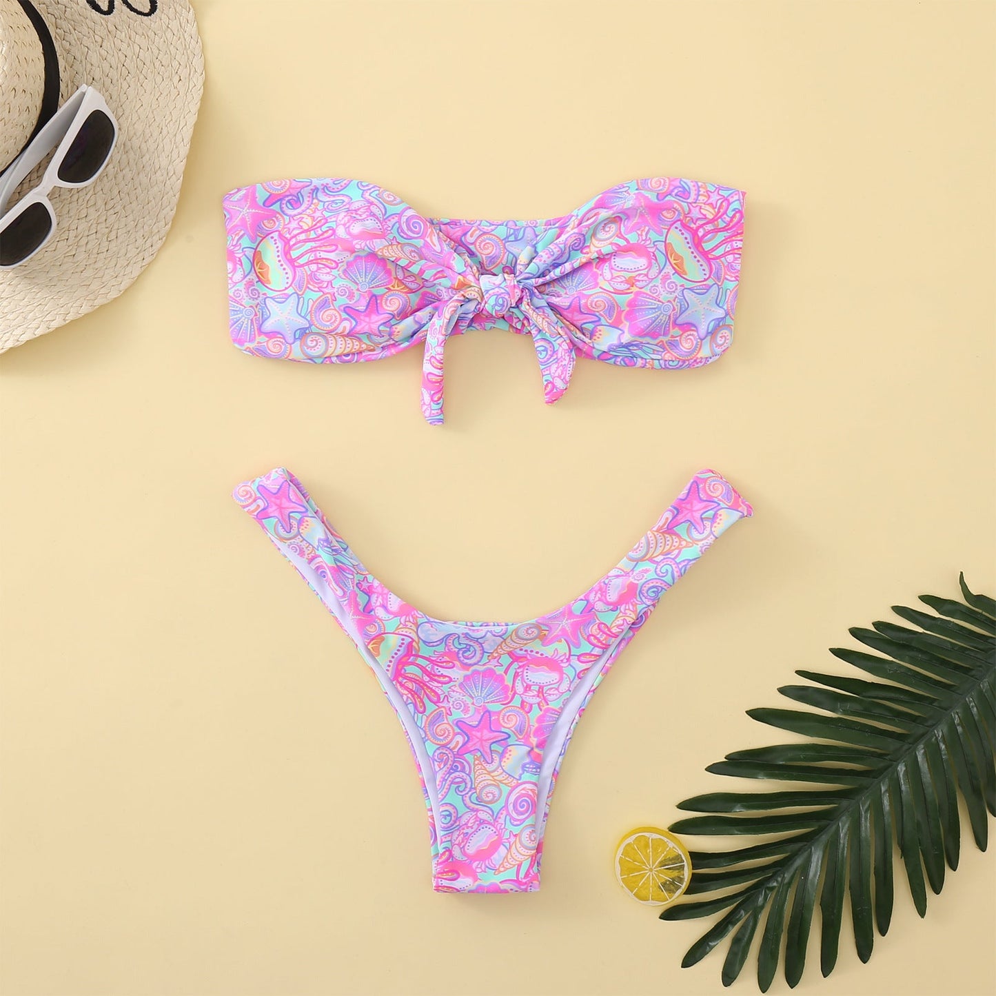 Figurbetonter Damen-Bandeau-Bikini mit verstellbarem Knoten-Detail von MODEGEIST