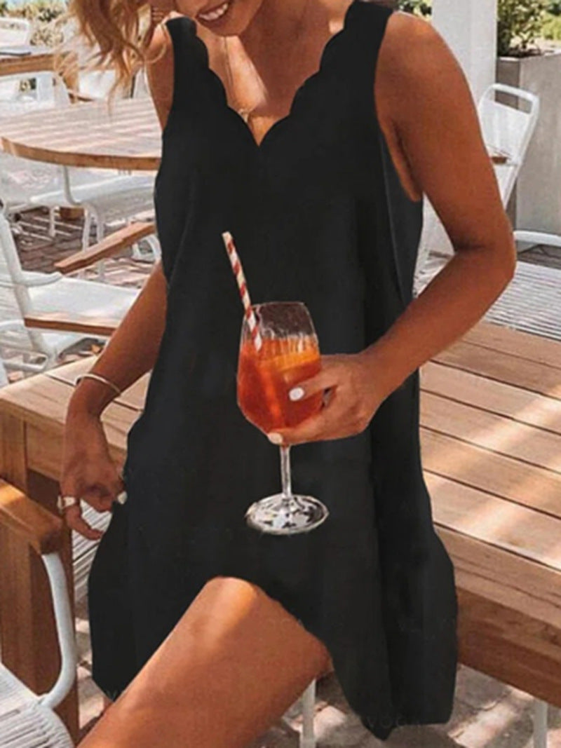 Modisches Damen Freizeitkleid mit Wellen-Ausschnitt von MODEGEIST
