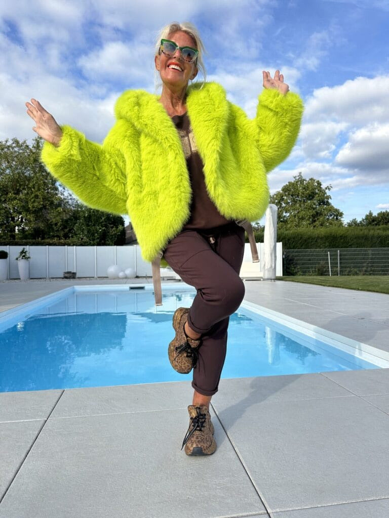 Damen Modische Fleecejacke mit weich gefüttertem Kragen und weitem Schnitt ModeGeist