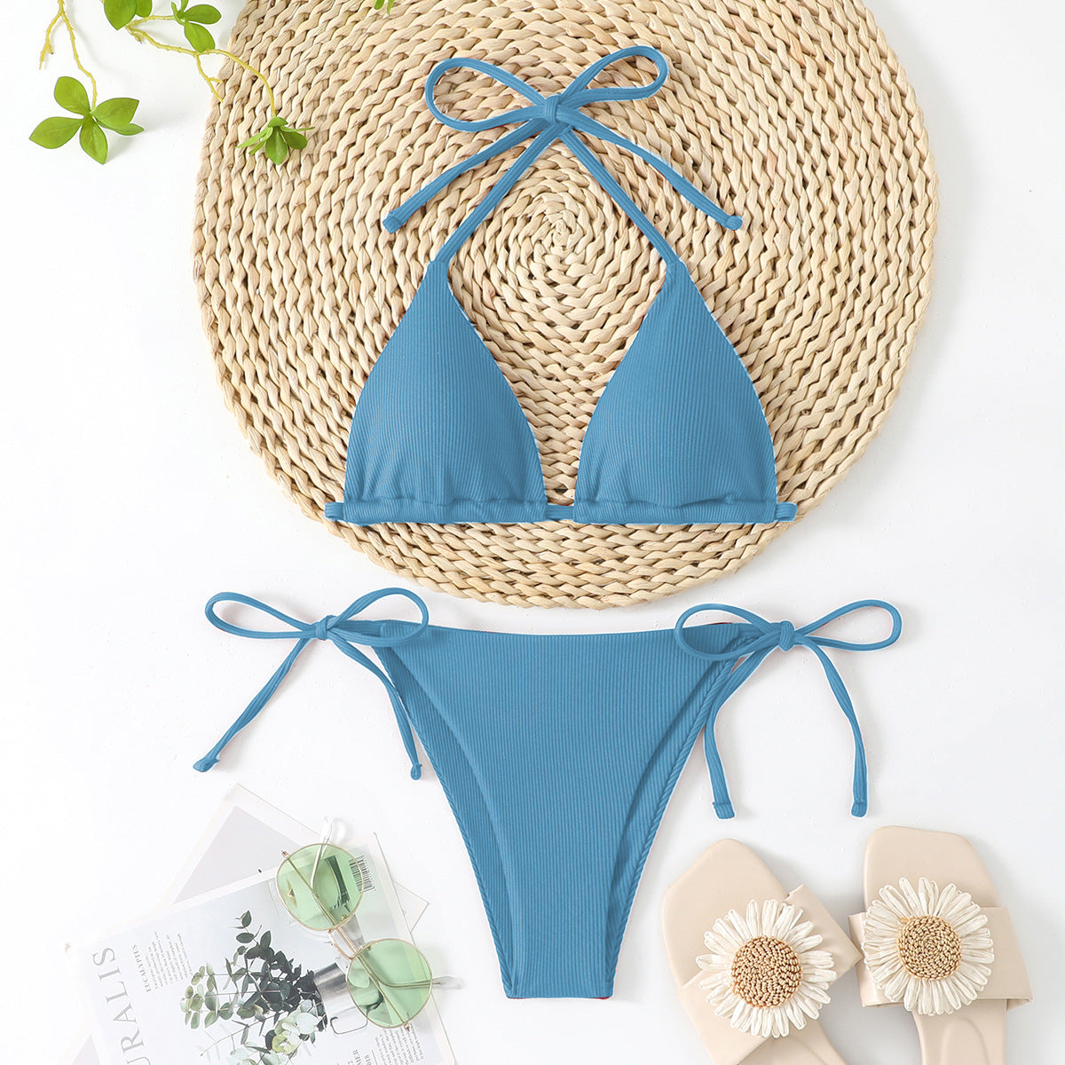 Modegeister Damen Bikini mit Dreieck-Oberteil, verstellbaren Bändern und feiner Rippstruktur