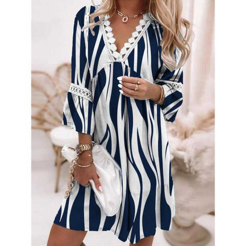 Damen Blumiges Tunika-Kleid mit Spitzenakzenten ModeGeist