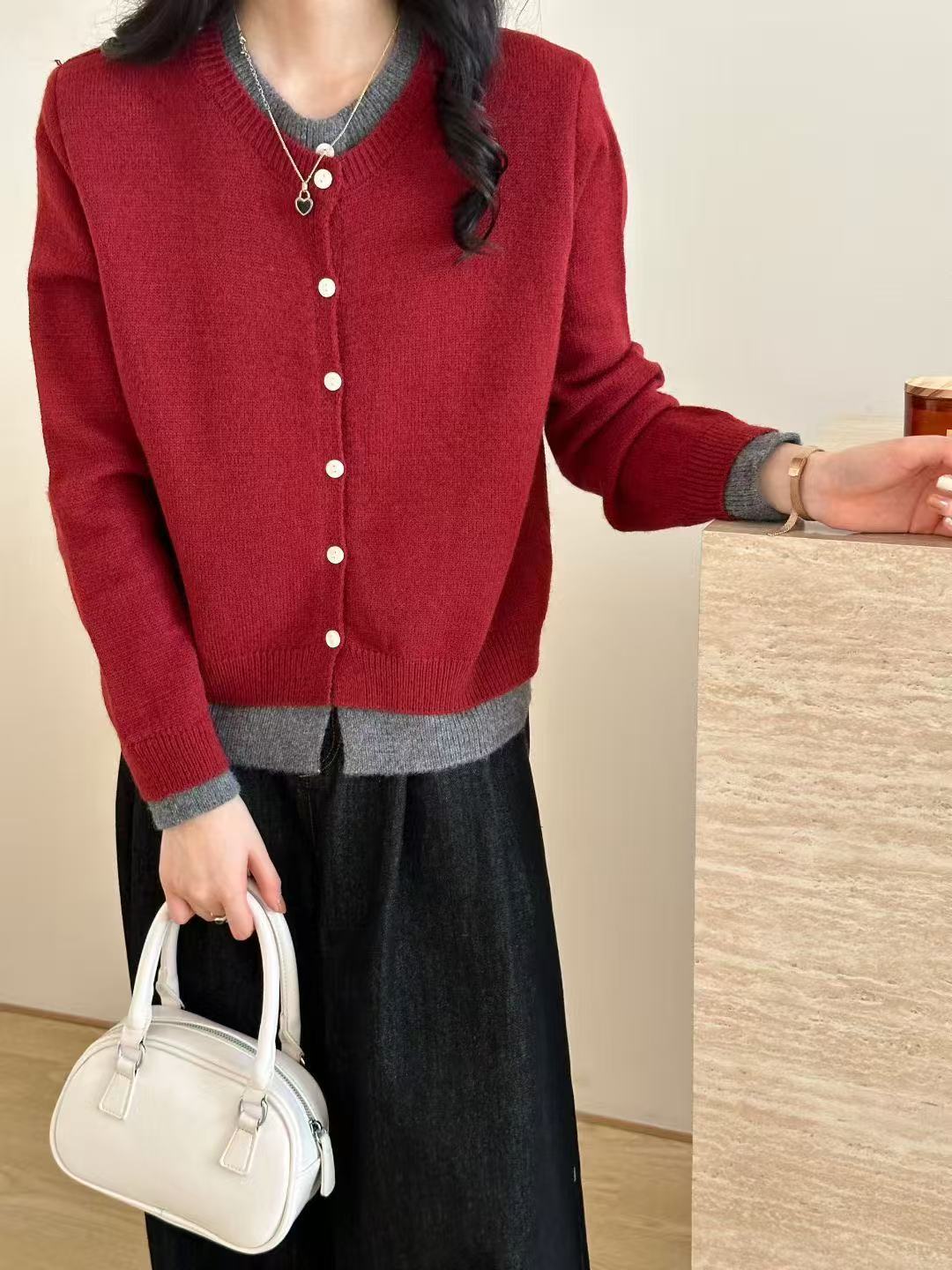 Damen Strickcardigan mit Rundhalsausschnitt und Knopfdetail ModeGeist