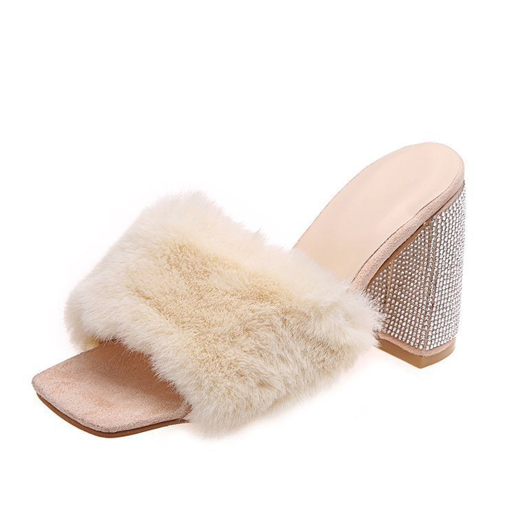 Damen Glamouröse Mules mit kuscheligem Kunstfell und glitzerndem Absatz ModeGeist