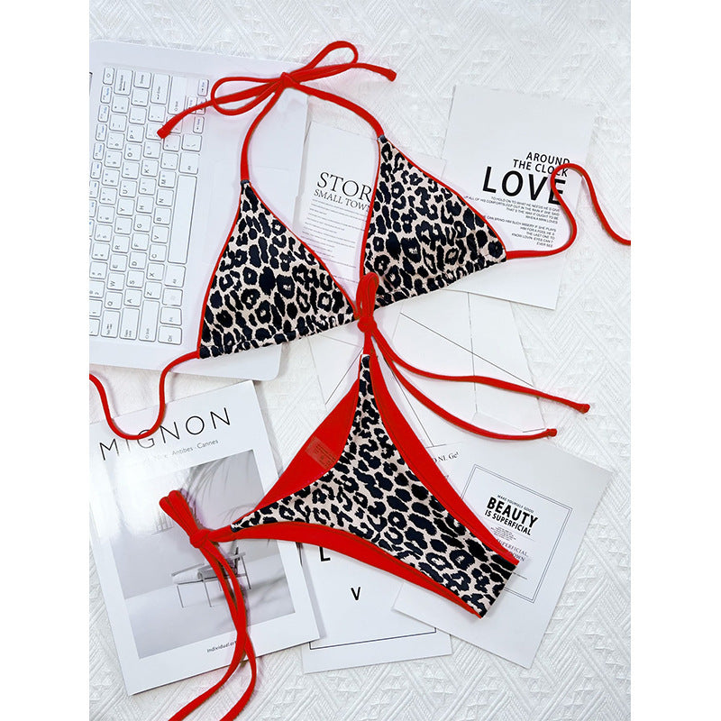 Moderner Damen-Bikini mit Dreieck-Oberteilen, verstellbaren Trägern und angesagtem Muster von MODEGEIST