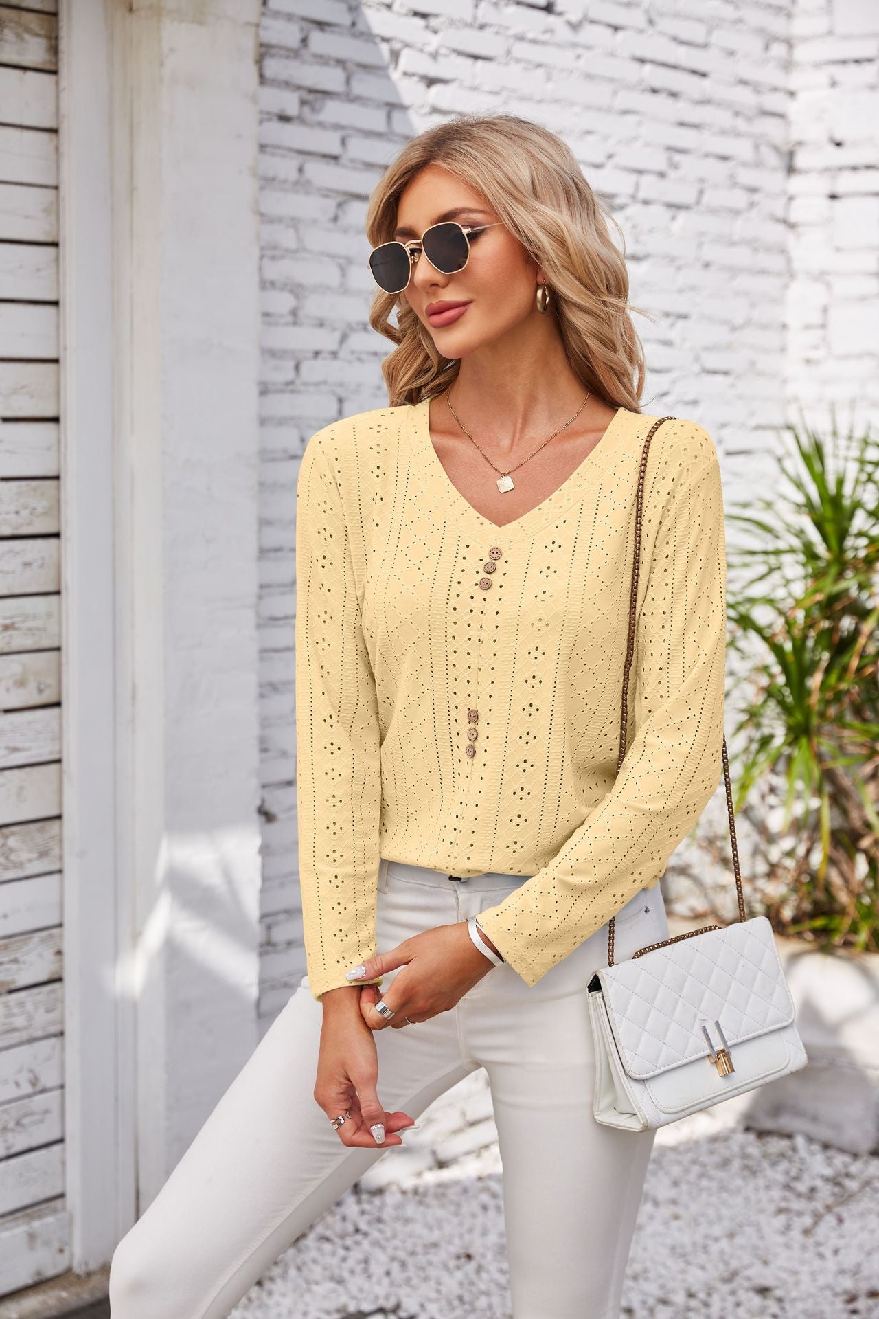 Damen luftiges Blusenshirt mit Knopfdetails ModeGeist