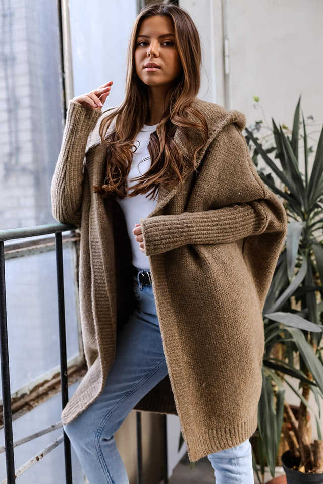 Damen kuschelige Strickjacke mit Kapuze und offenem Schnitt ModeGeist