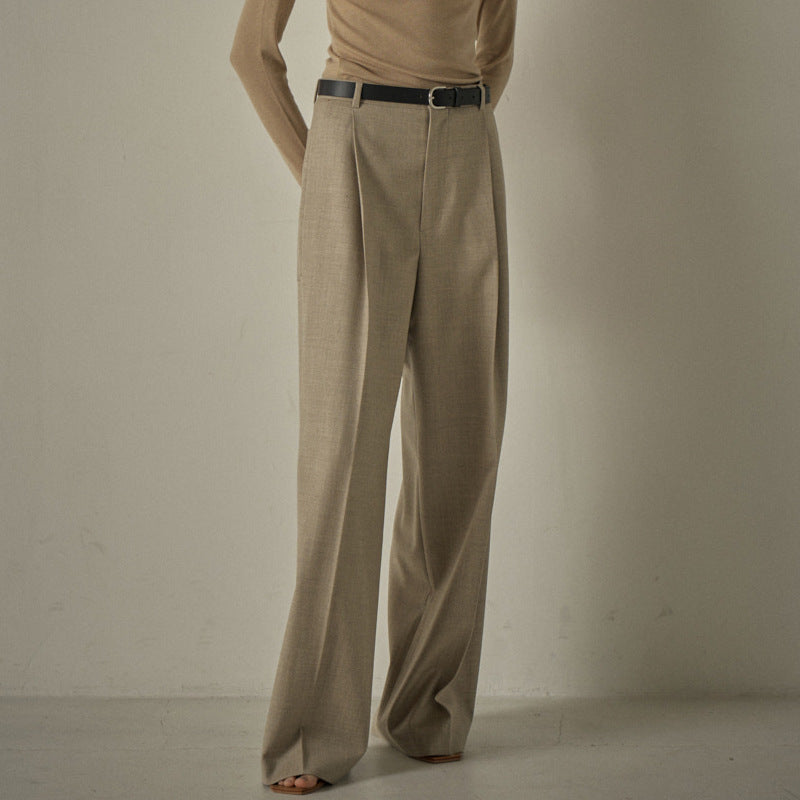 Modegeistige Damenhose: elegant, hoch tailliert, weit geschnitten mit Bundfalten