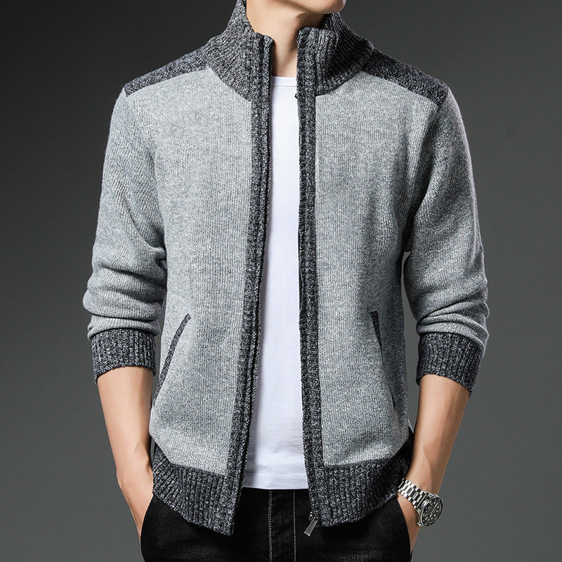 Herren Strickjacke mit hohen Kragen und praktischen Taschen ModeGeist