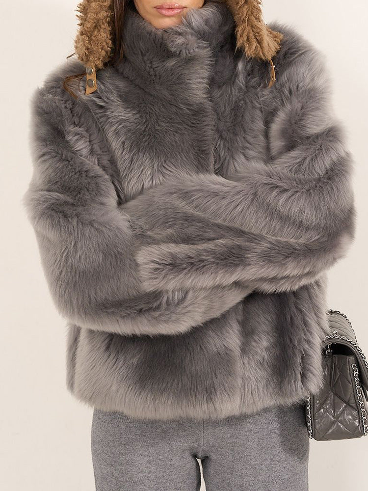 Damen Kunstfelljacke mit hochschließendem Kragen und luxuriösem Design ModeGeist
