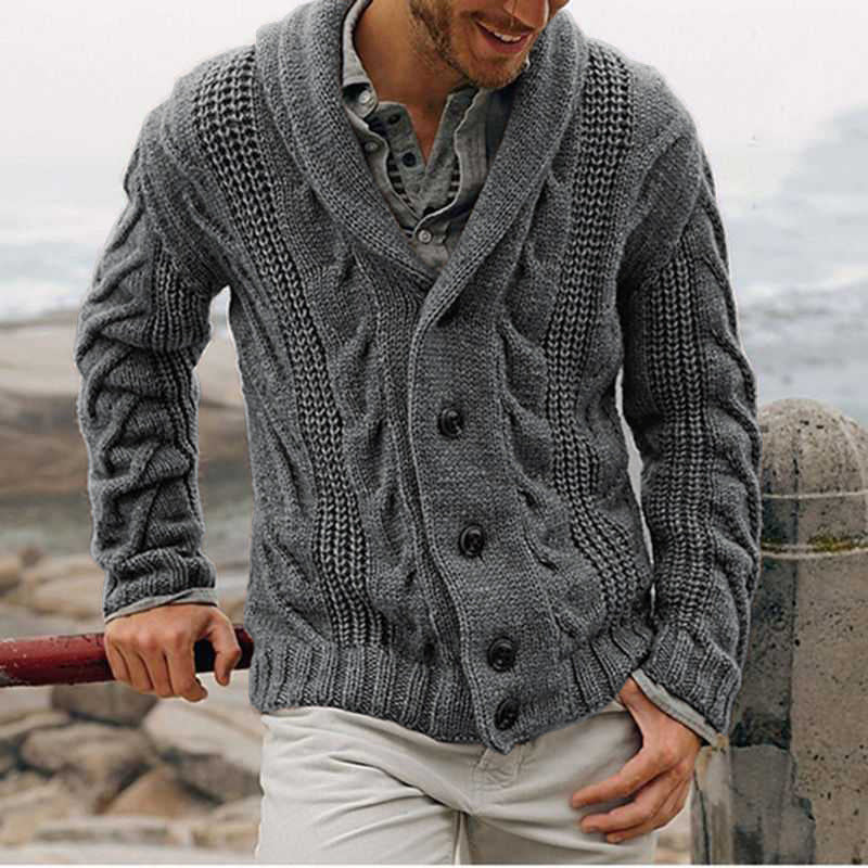 Herren Strickjacke mit modernem Zopfmuster und hohem Kragen ModeGeist