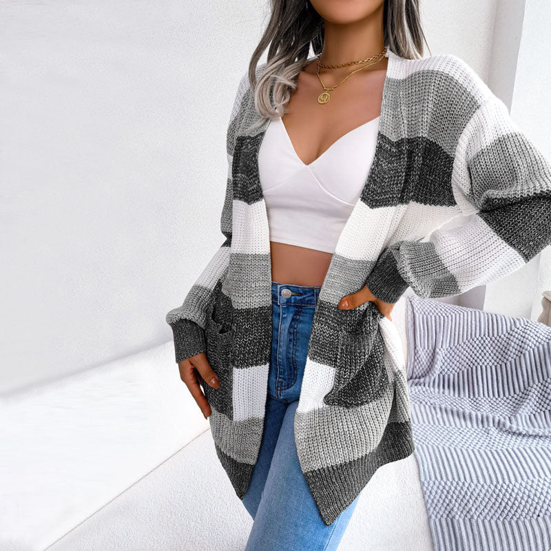 ModeGeist | Gestreifte Strickjacke Im Lässigen Stil