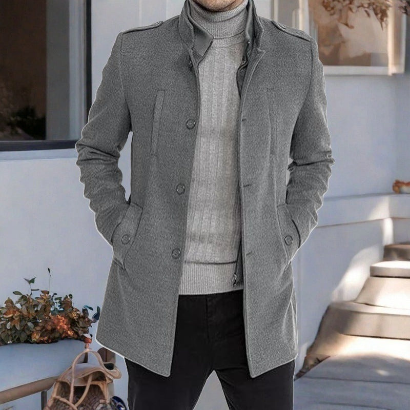 Herren eleganter, mittelschwerer Freizeitmantel mit Stehkragen und seitlichen Taschen ModeGeist