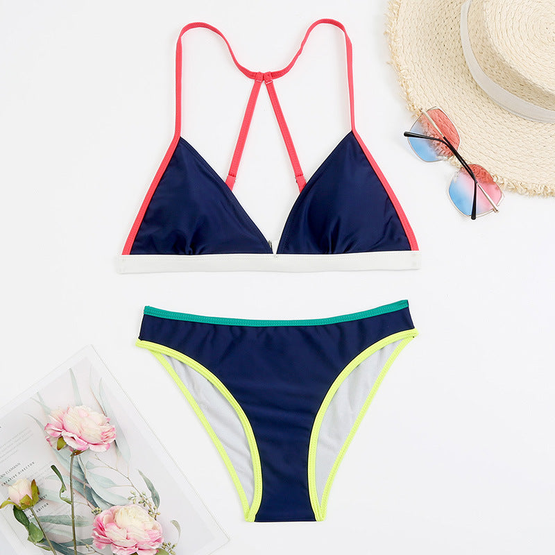 Moderner Dreieck-Bikini für Damen mit verstellbaren Trägern und stylischem Kontrastdetail von MODEGEIST
