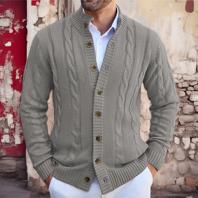 Herren Strickjacke mit Zopfmuster und umschlagbarem Kragen ModeGeist