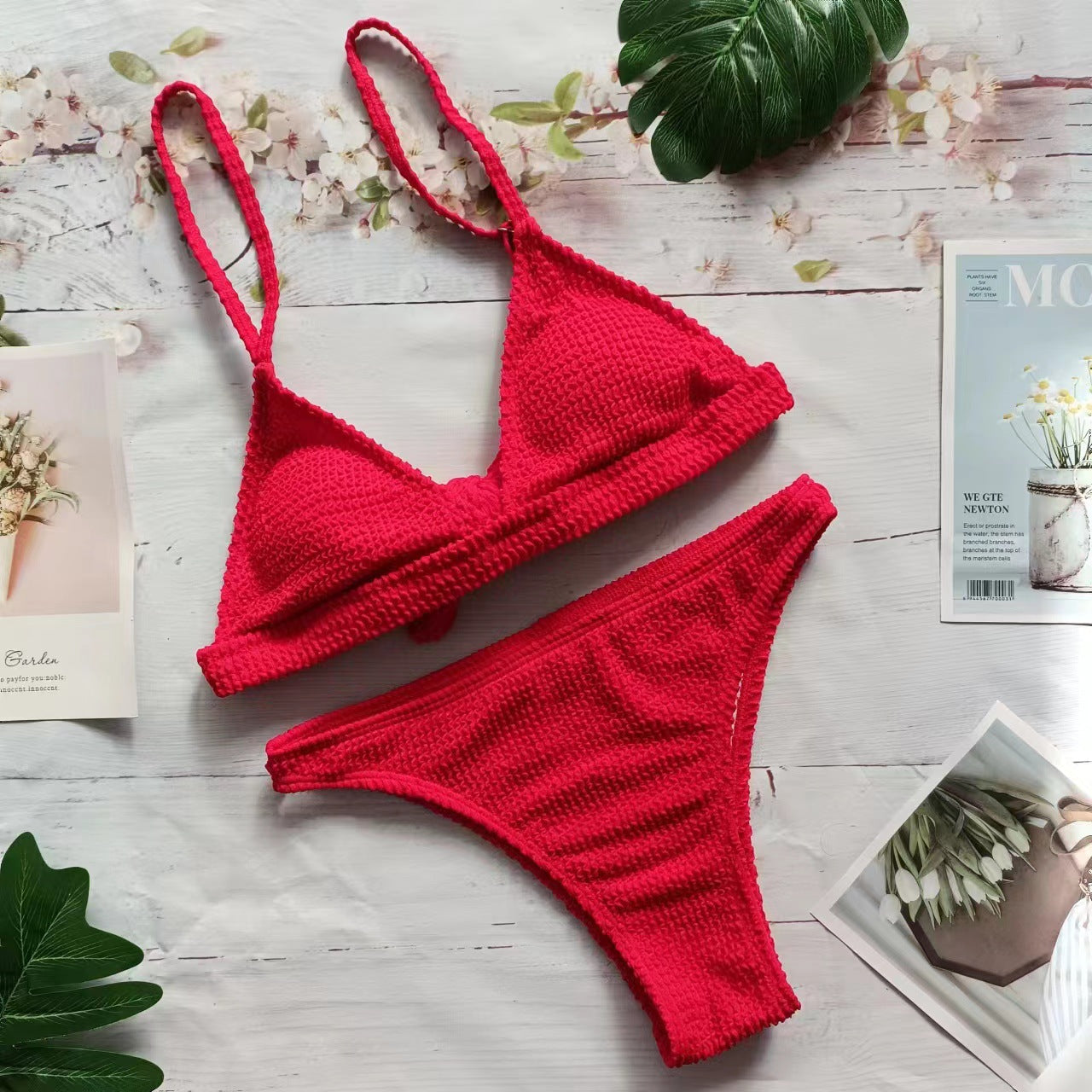 Bikini-Set für Damen: Texturiertes Dreieck-Oberteil mit verstellbaren Trägern, modern designt