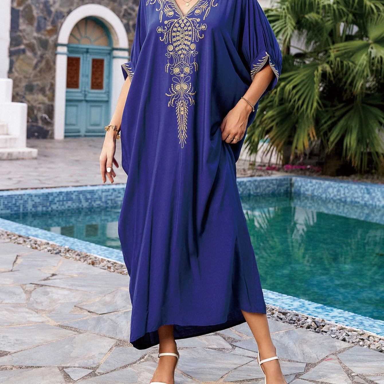 Elegante Kaftan-Morgenrobe für Damen mit aufwendiger Stickerei und weiten Ärmeln von MODEGEIST
 - MODEGEIST