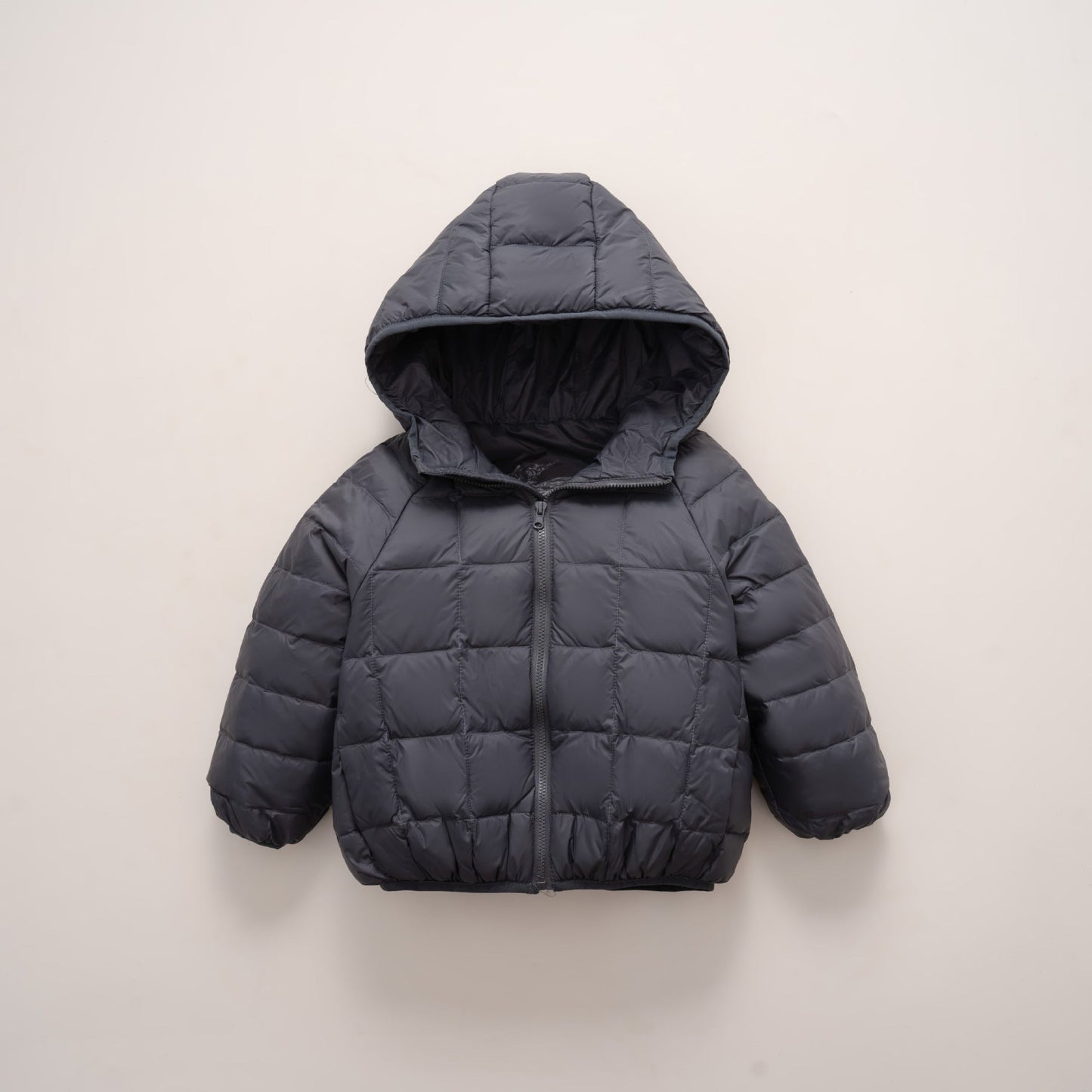Damen warme Daunenjacke mit Kapuze und quer gestepptem Design ModeGeist