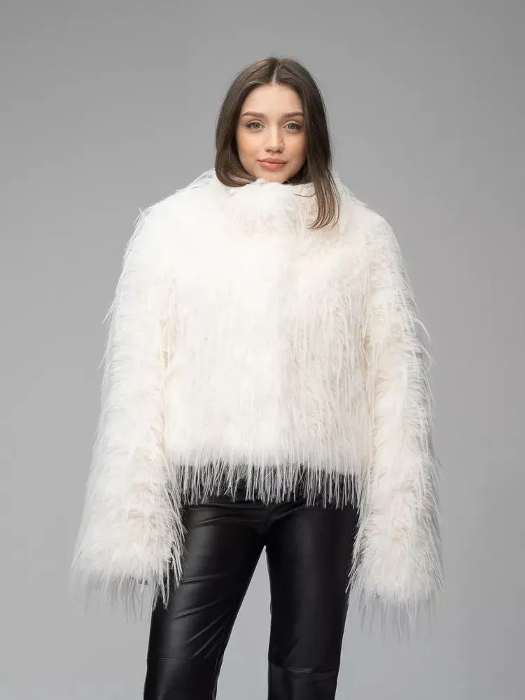 Damen Trendige Kunstfelljacke mit eleganten Fransen ModeGeist