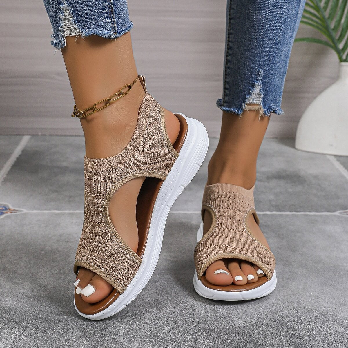 Bequeme Damen-Sandalen aus atmungsaktivem Material mit rutschfester Sohle von MODEGEIST